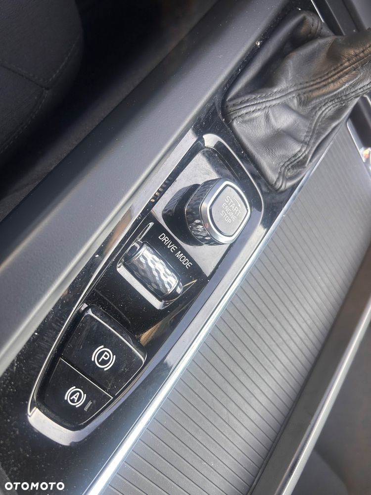 Volvo XC 60 D4 Momentum - 21