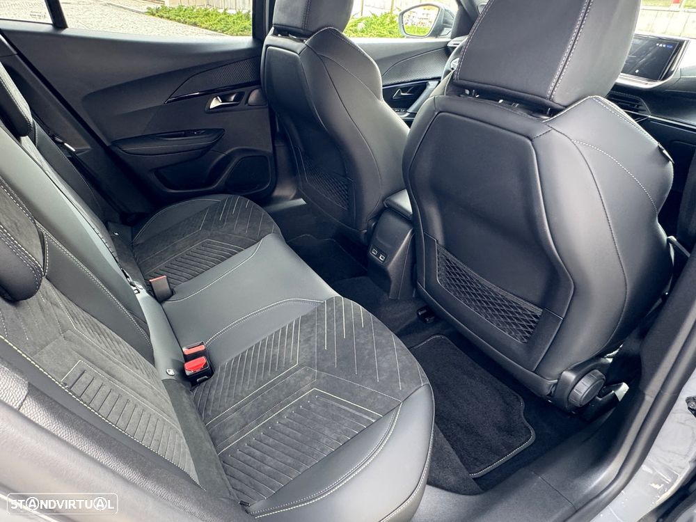 Peugeot e-2008 GT - 27