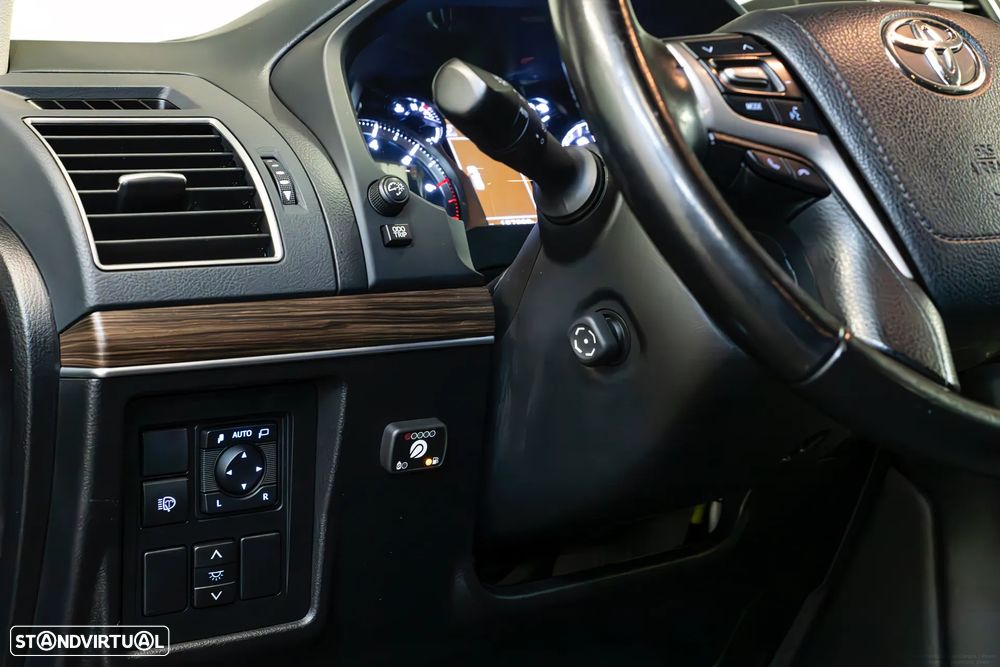 Toyota Land Cruiser Prado - 17