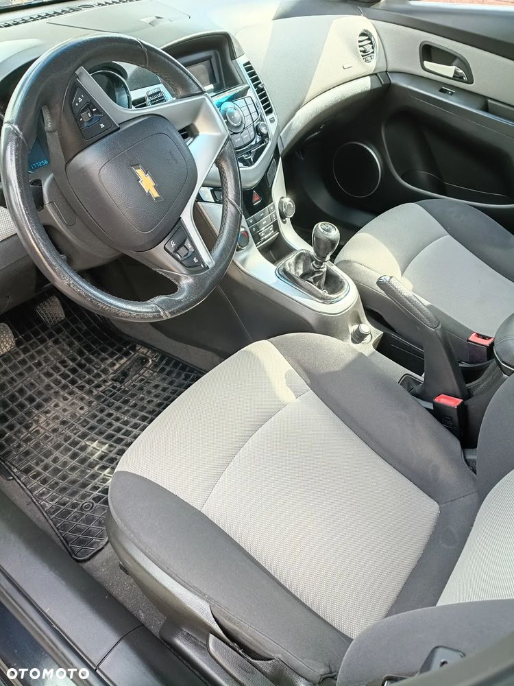 Chevrolet Cruze - 12