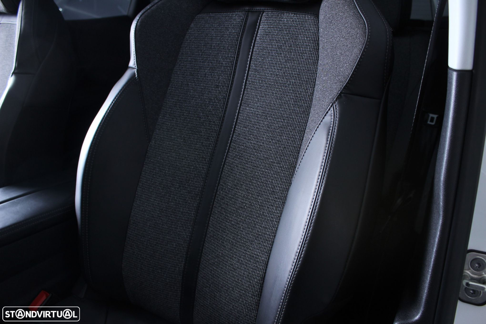 Peugeot 3008 1.2 PureTech Allure EAT8 - 8
