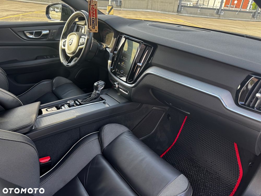 Volvo S60 T5 R-Design - 9