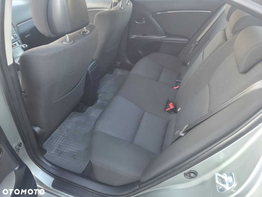 Toyota Avensis 1.8 Active - 14
