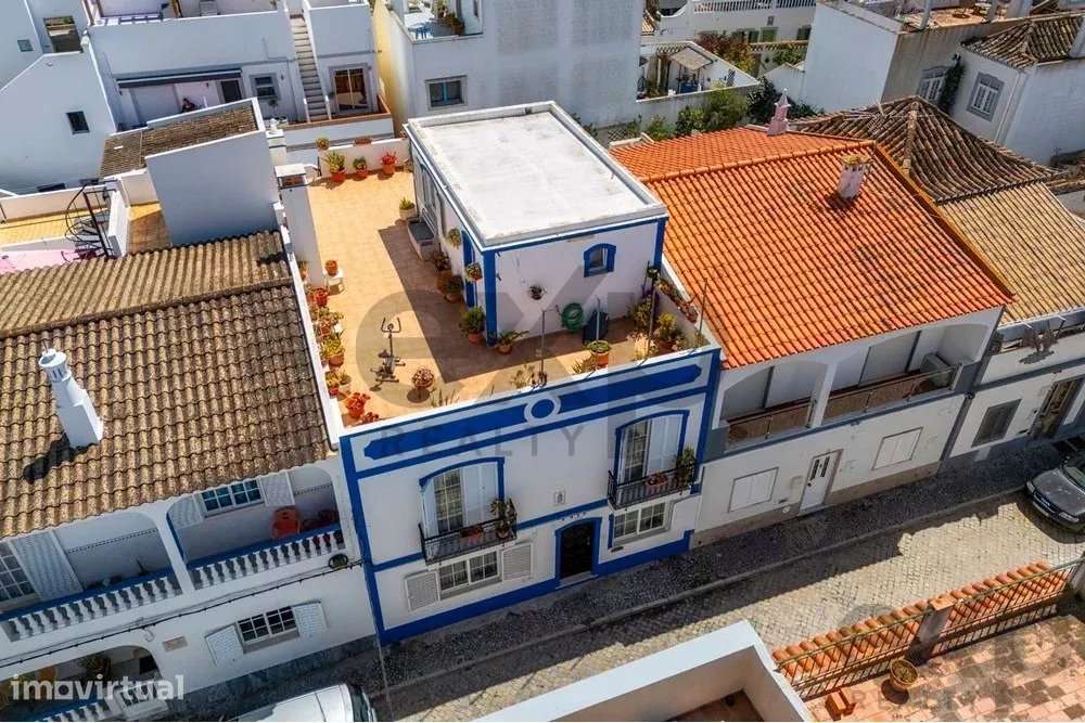 Fantástica moradia T4+2, pátio e amplos terraços no centro de Santa Lu - Grande imagem: 4/41
