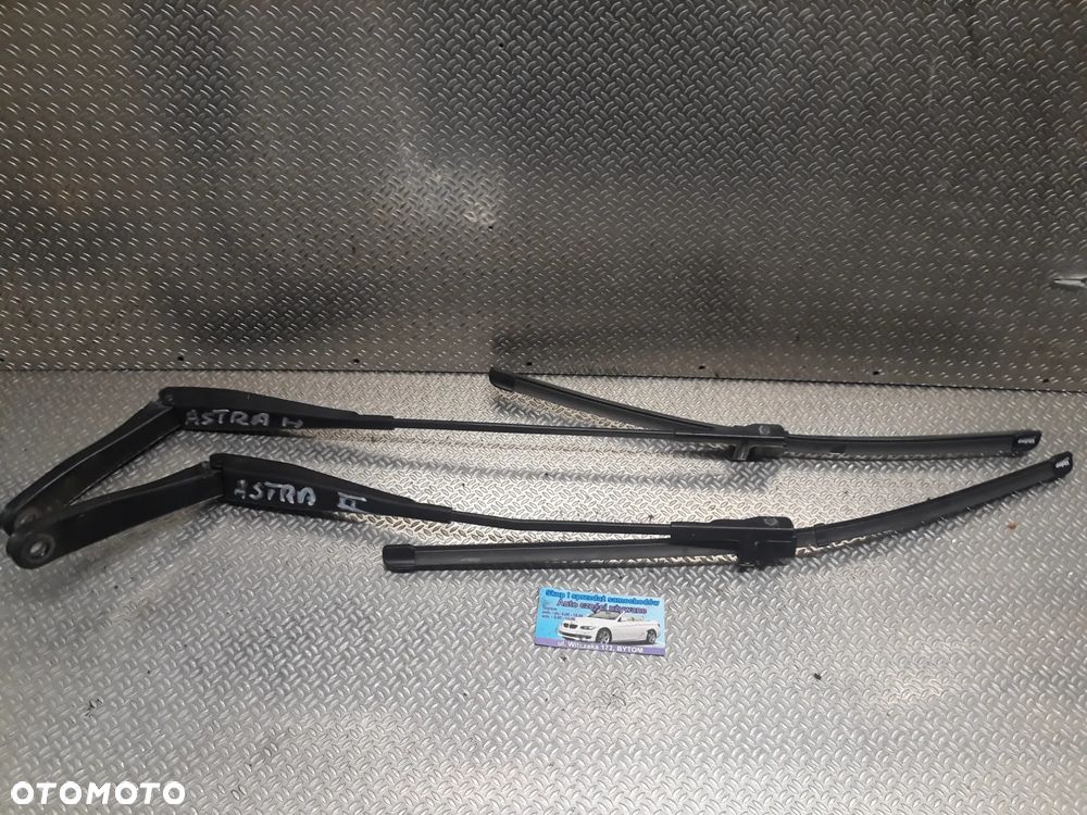 RAMIONA WYCIERACZEK OPEL ASTRA H III GTC 13111220LH  13111219LH (KOMPLET)
