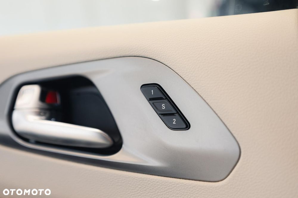 Chrysler Pacifica - 28