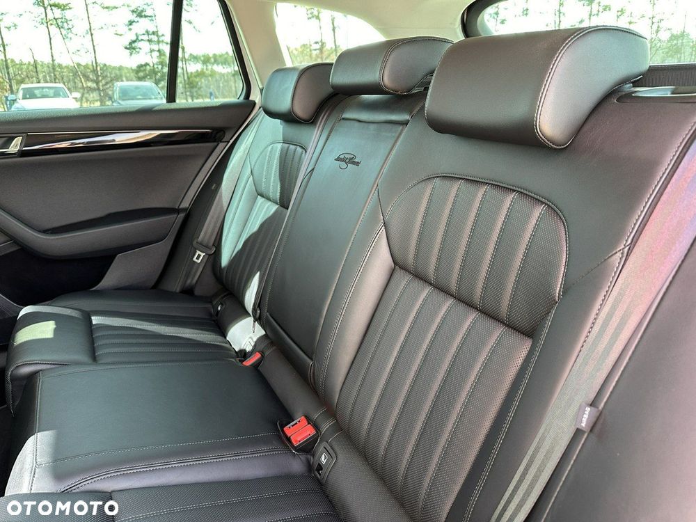 Skoda Superb 2.0 TDI SCR 4x4 L&K DSG - 17