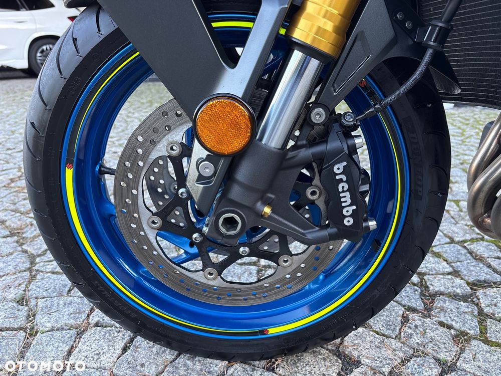 Suzuki GSX - 19