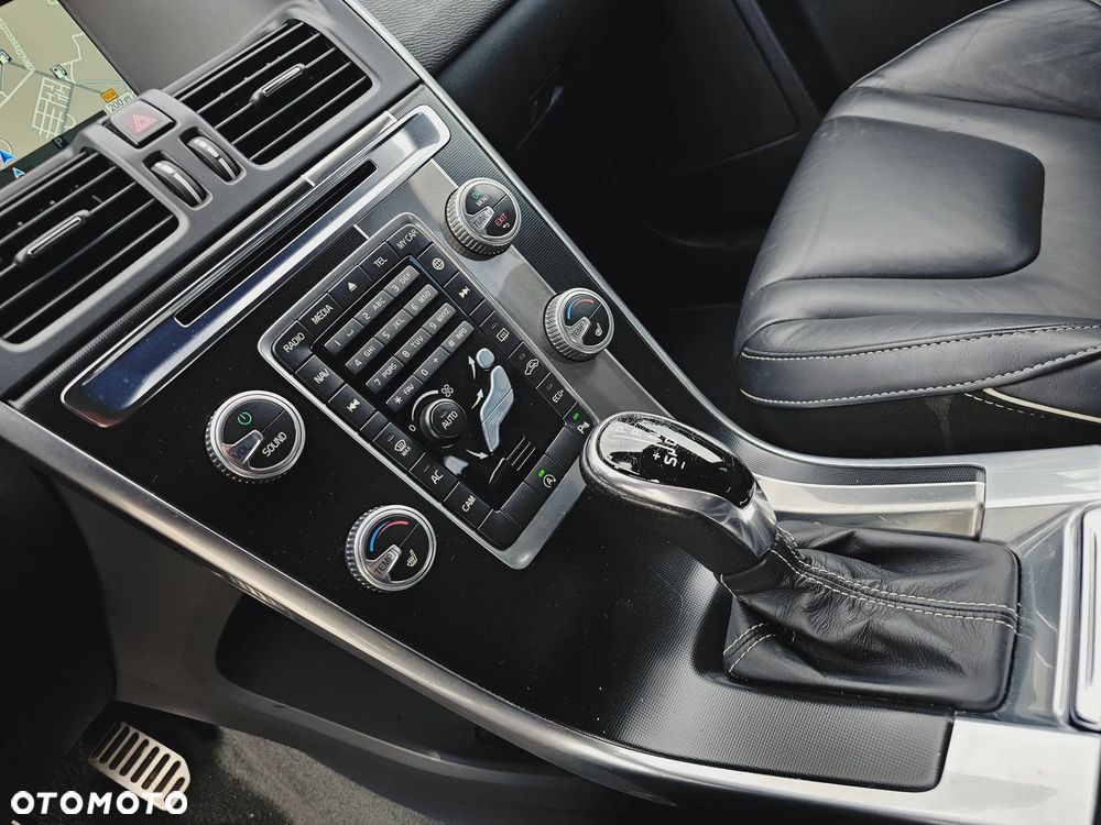 Volvo XC 60 D3 Drive-E R-Design Momentum - 26