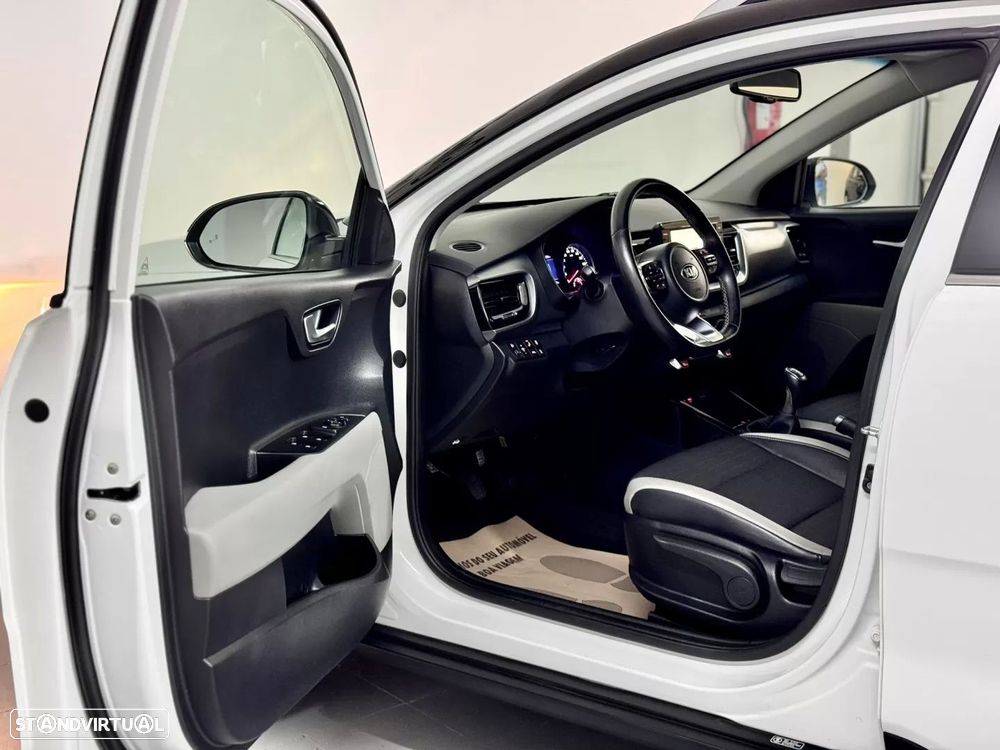 Kia Stonic 1.6 CRDi TX - 26
