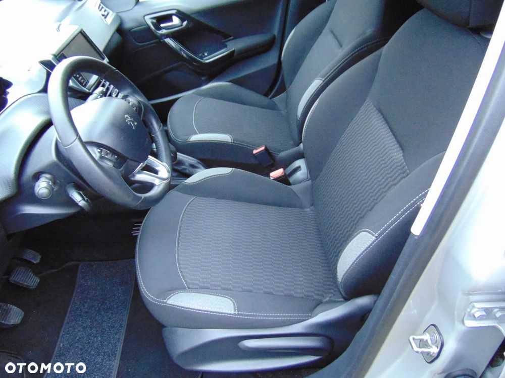 Peugeot 208 82 PureTech Style - 18