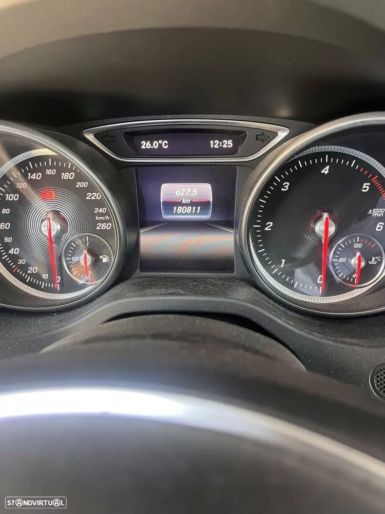 Mercedes-Benz CLA 180 d Shooting Brake - 14