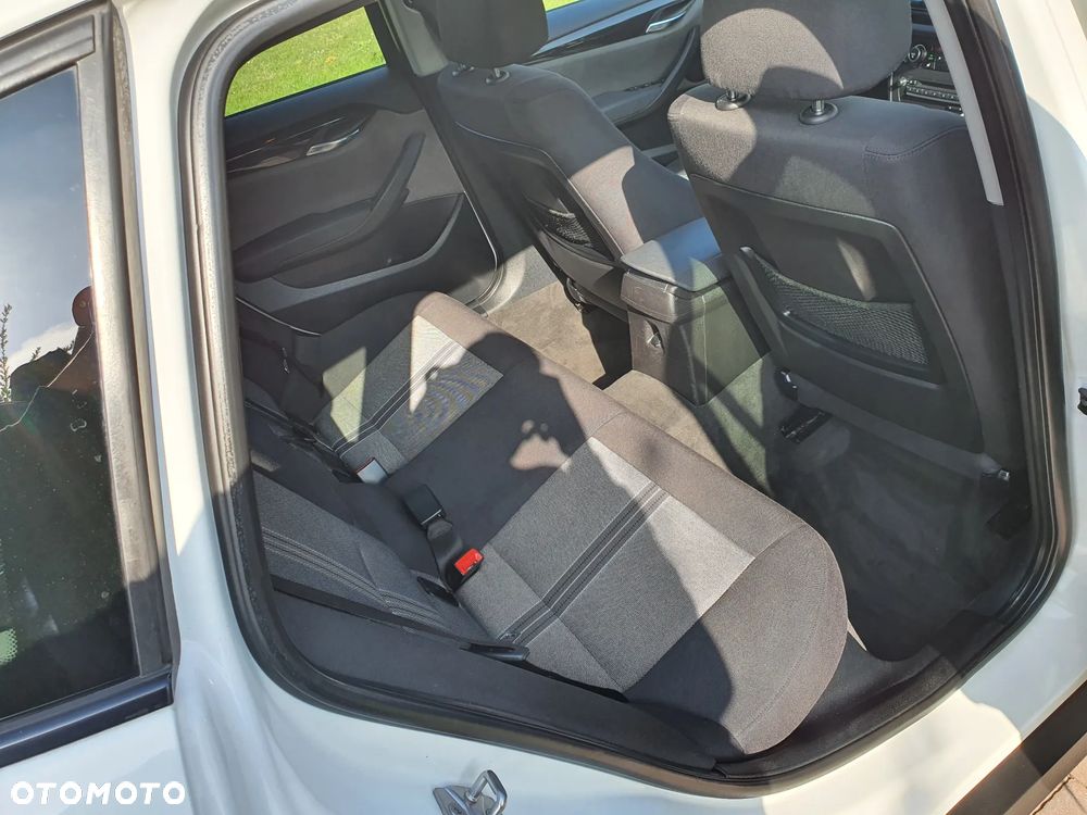 BMW X1 sDrive18d xLine - 23