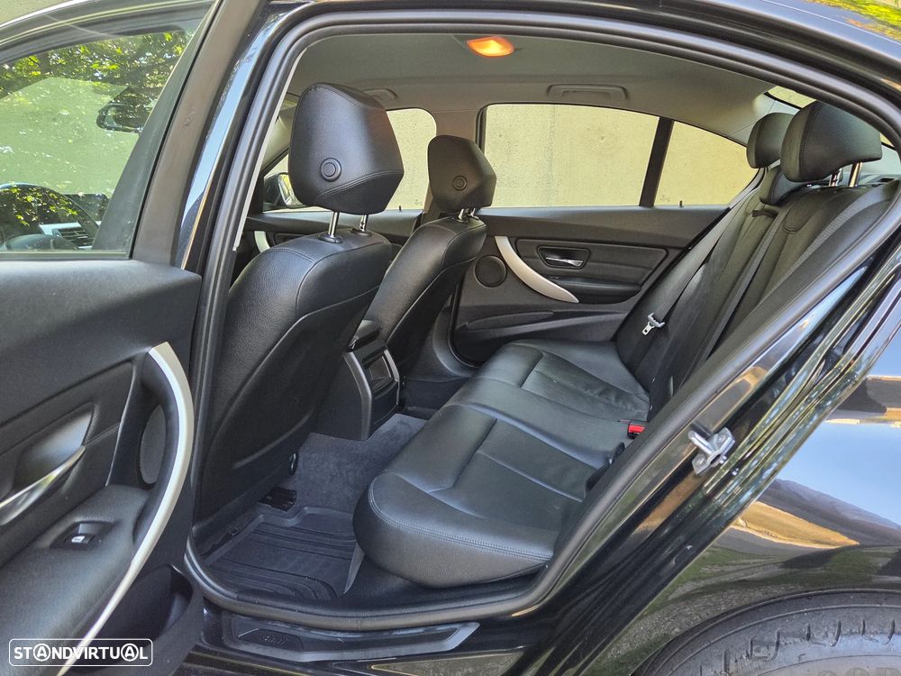 BMW 320 d EfficientDynamics Line Sport - 16