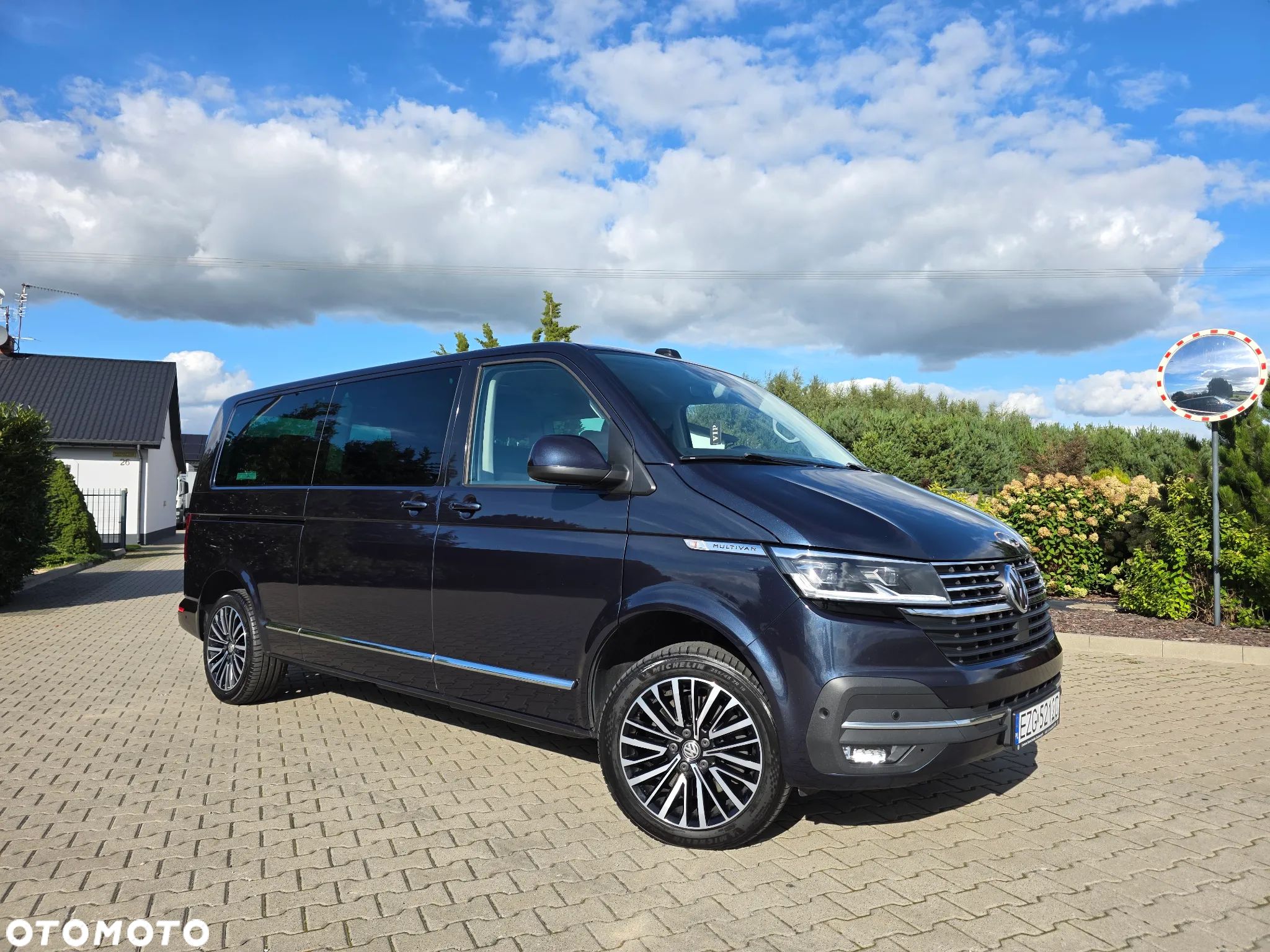 Volkswagen Multivan - 1