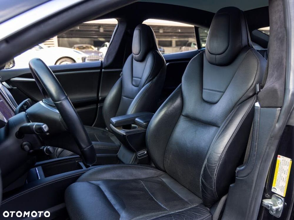 Tesla Model S - 9