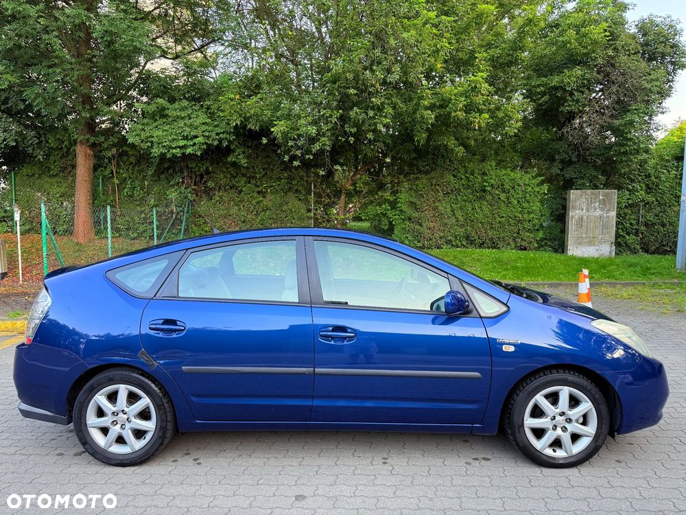 Toyota Prius - 4