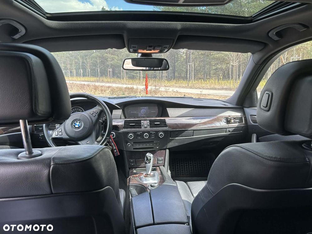 BMW Seria 5 525d - 15