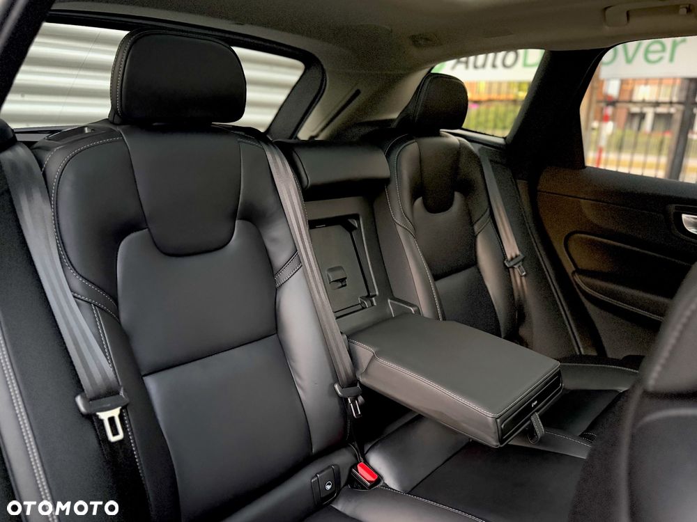 Volvo XC 60 B5 B AWD Ultimate Dark - 22
