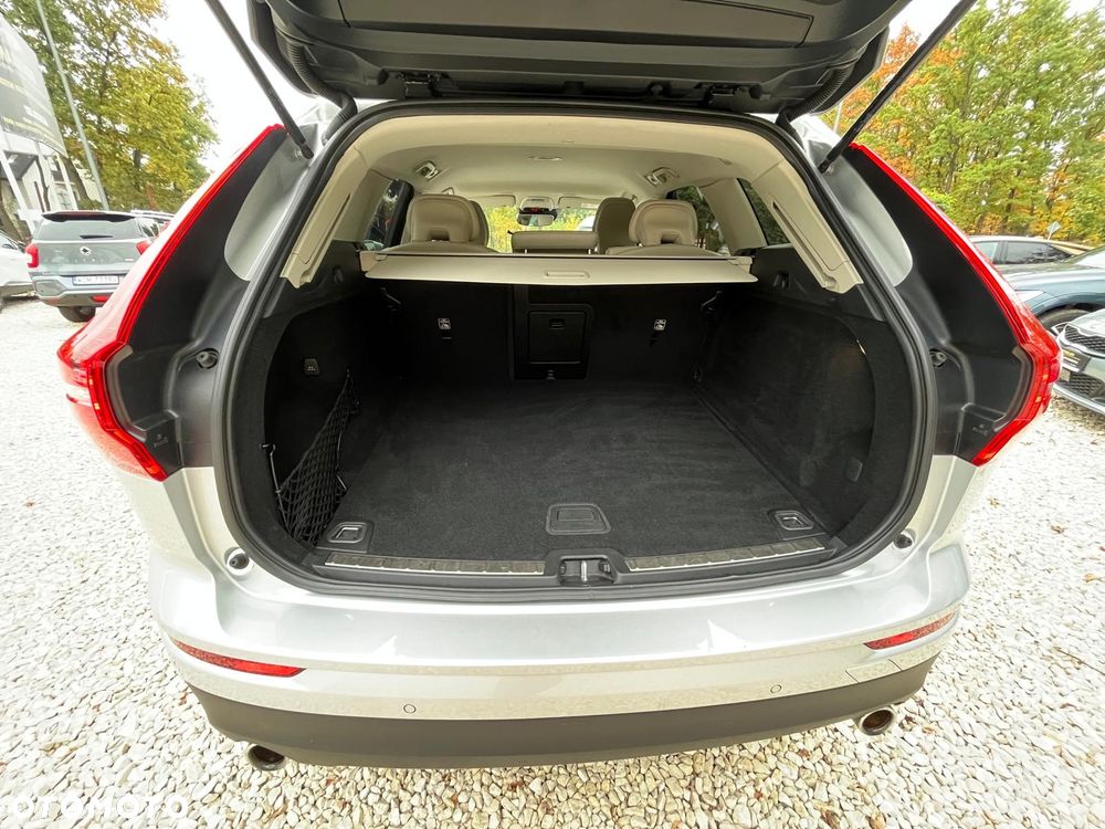 Volvo XC 60 B4 D AWD Geartronic Momentum Pro - 25