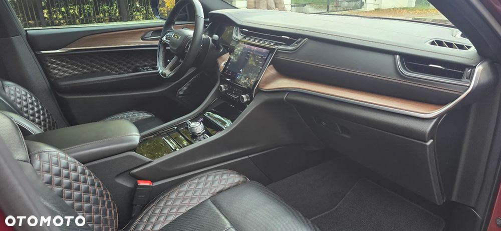 Jeep Grand Cherokee - 12