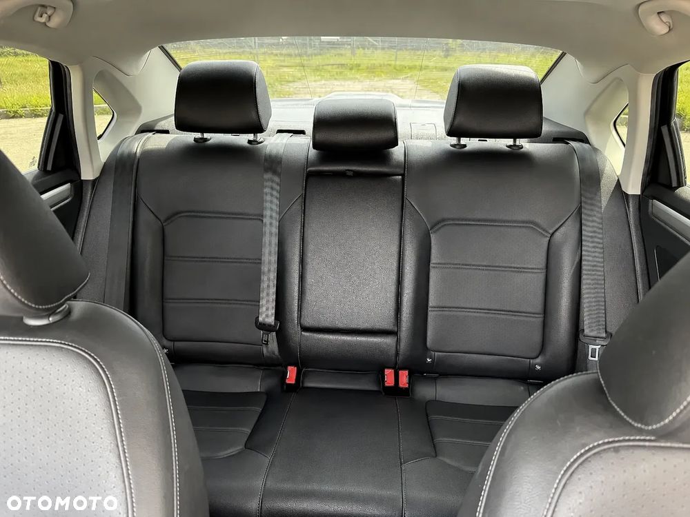 Volkswagen Passat - 18