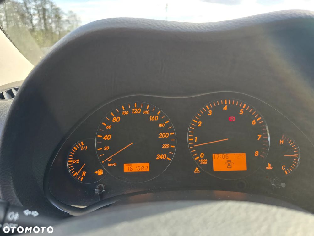 Toyota Avensis 1.6 VVT-i Terra - 15