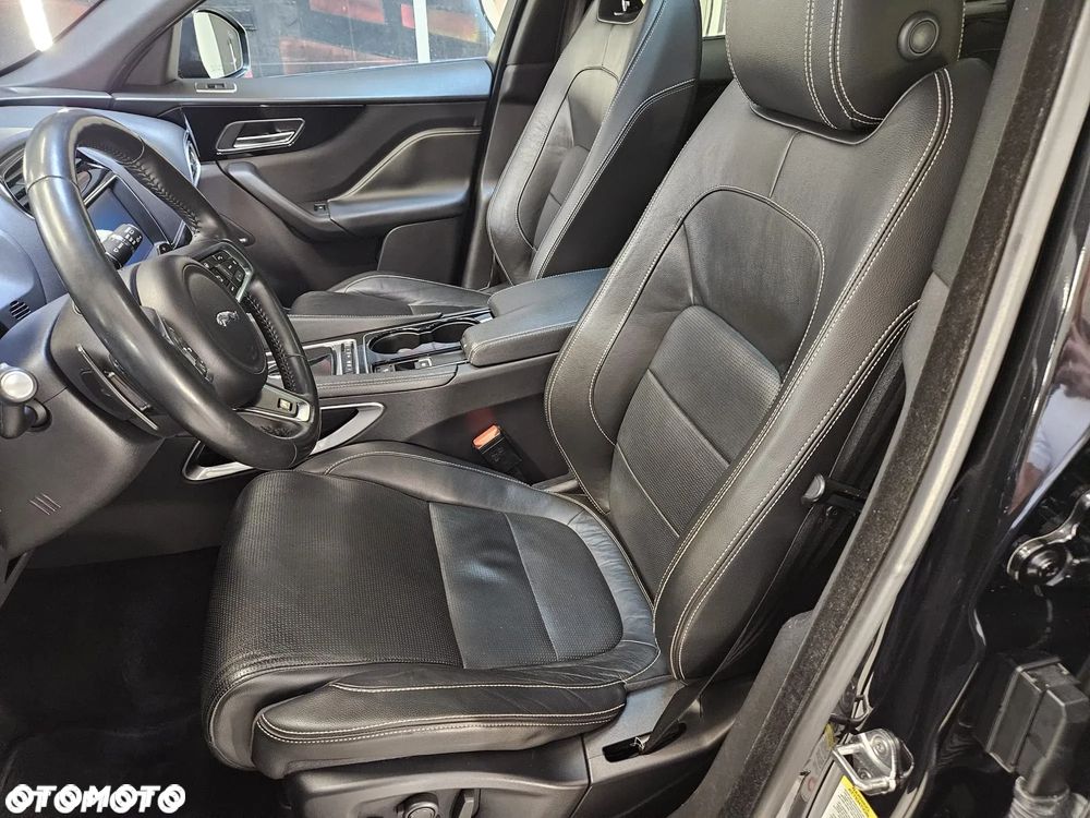Jaguar F-Pace - 25