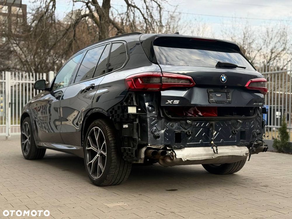 BMW X5 xDrive50i Sport-Aut - 3