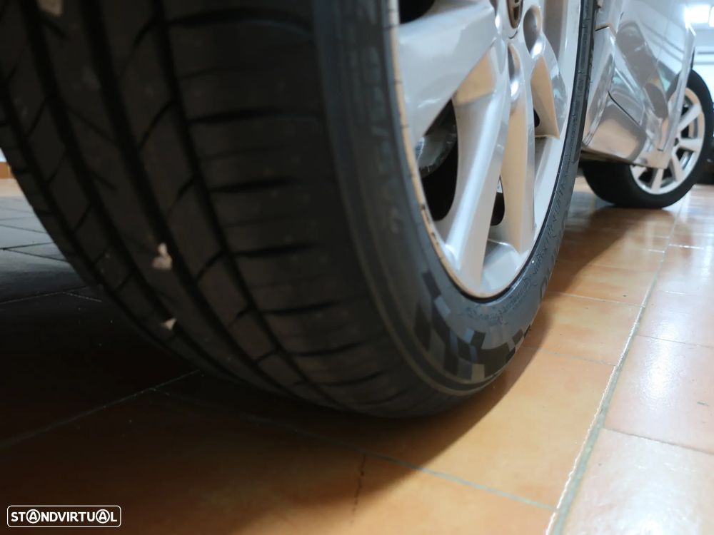 Toyota Avensis SW 2.0 D-4D Exclusive - 10