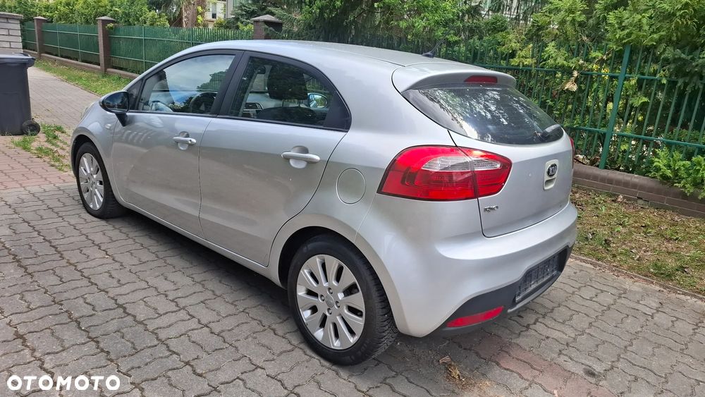 Kia Rio 1.2 Dream Team Edition - 4