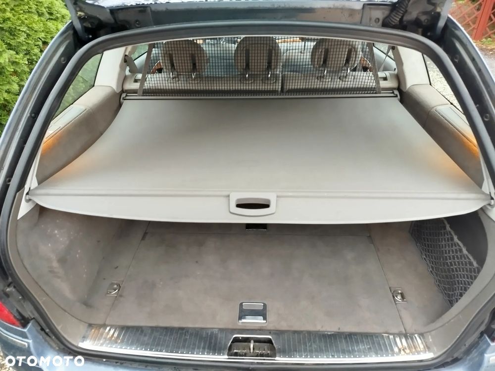 Mercedes-Benz Klasa E 220 T CDI Automatik Classic - 23
