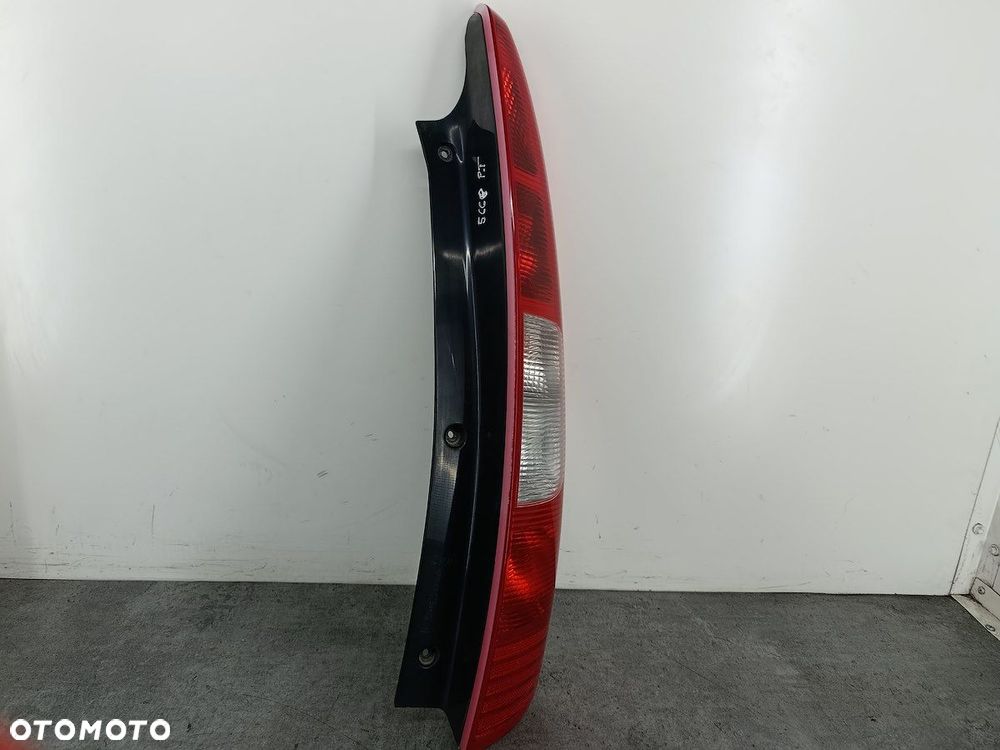 LAMPA TYLNA PRAWA MITSUBISHI COLT VI MR957374 - 1