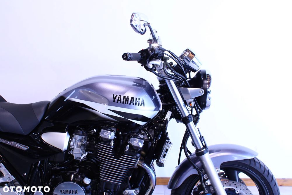 Yamaha XJR - 14