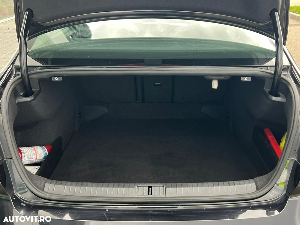 Volkswagen Passat 2.0 TDI DSG Highline - 24