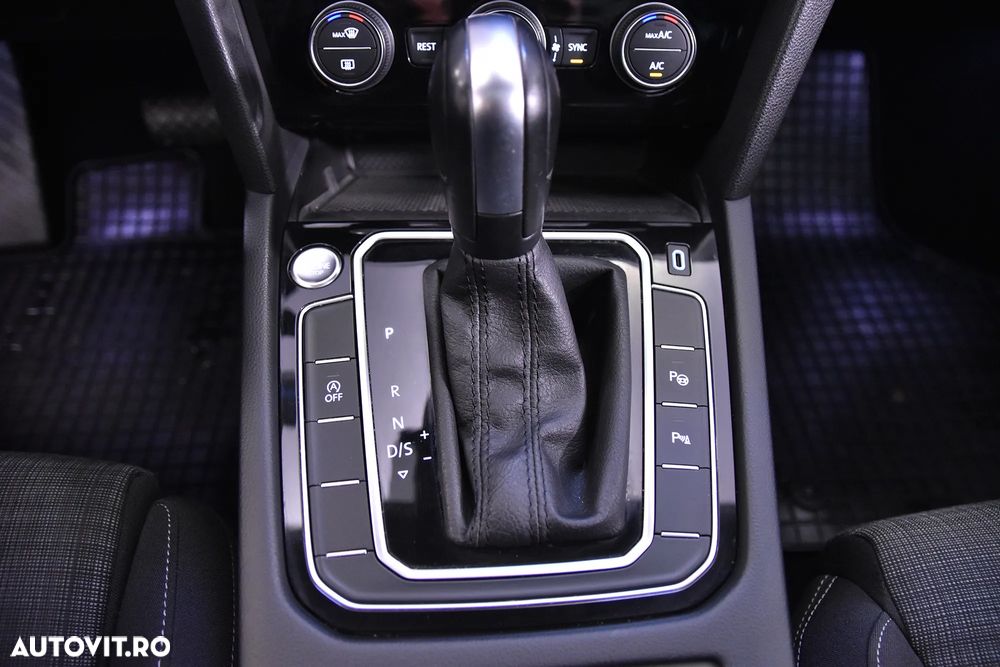 Volkswagen Passat - 17