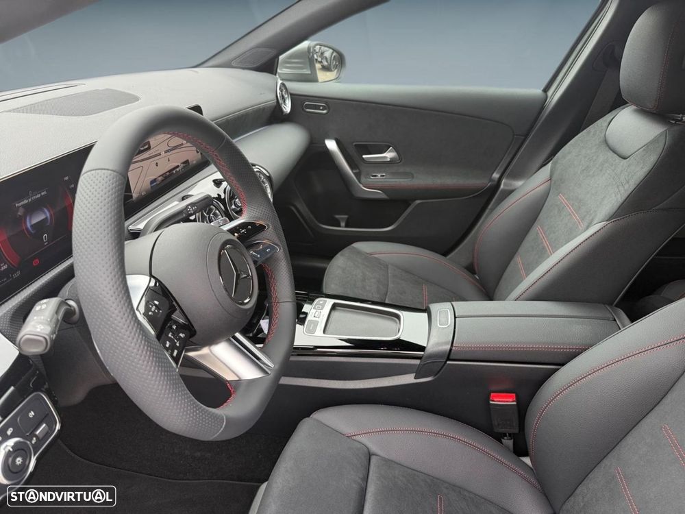 Mercedes-Benz a-250-limousine e - 12