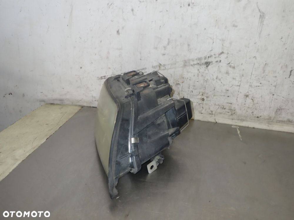 LAMPA PRAWA PRZEDNIA AUDI A6 C5 2.5 - 3
