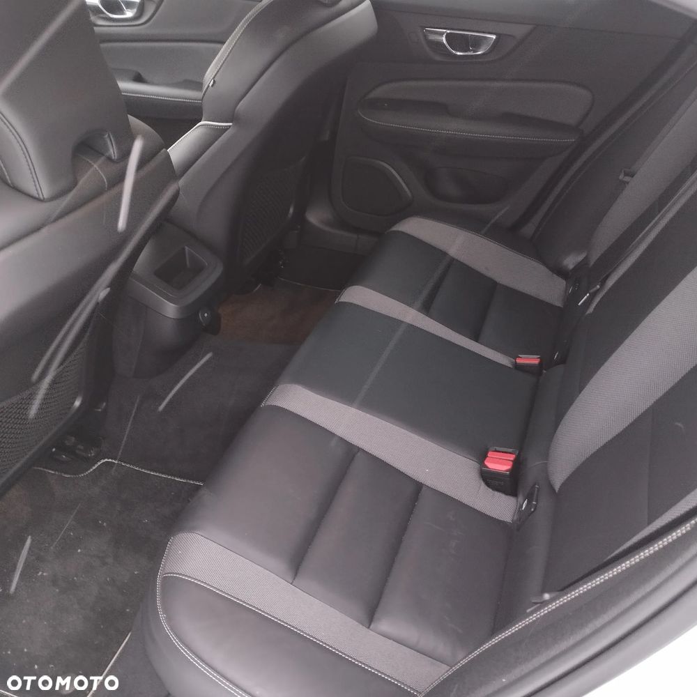 Volvo S60 B4 B R-Design - 11