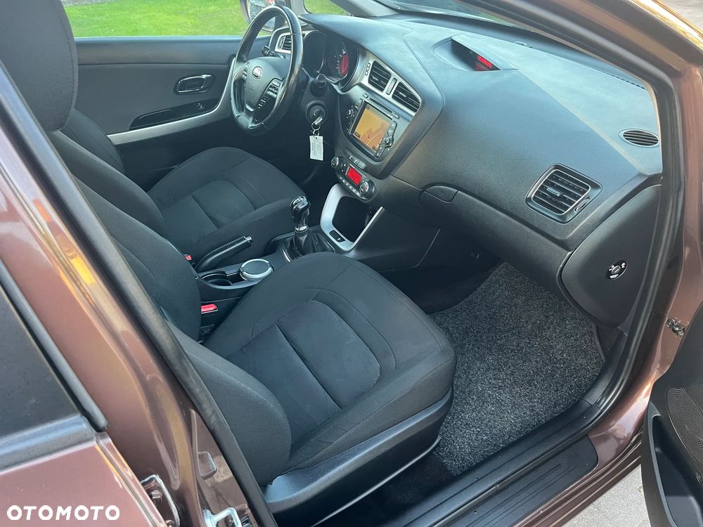 Kia Ceed - 11