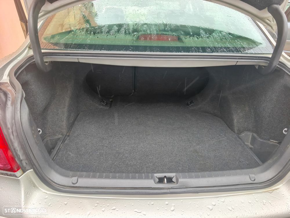 Toyota Avensis S/D 1.6 Executive - 23