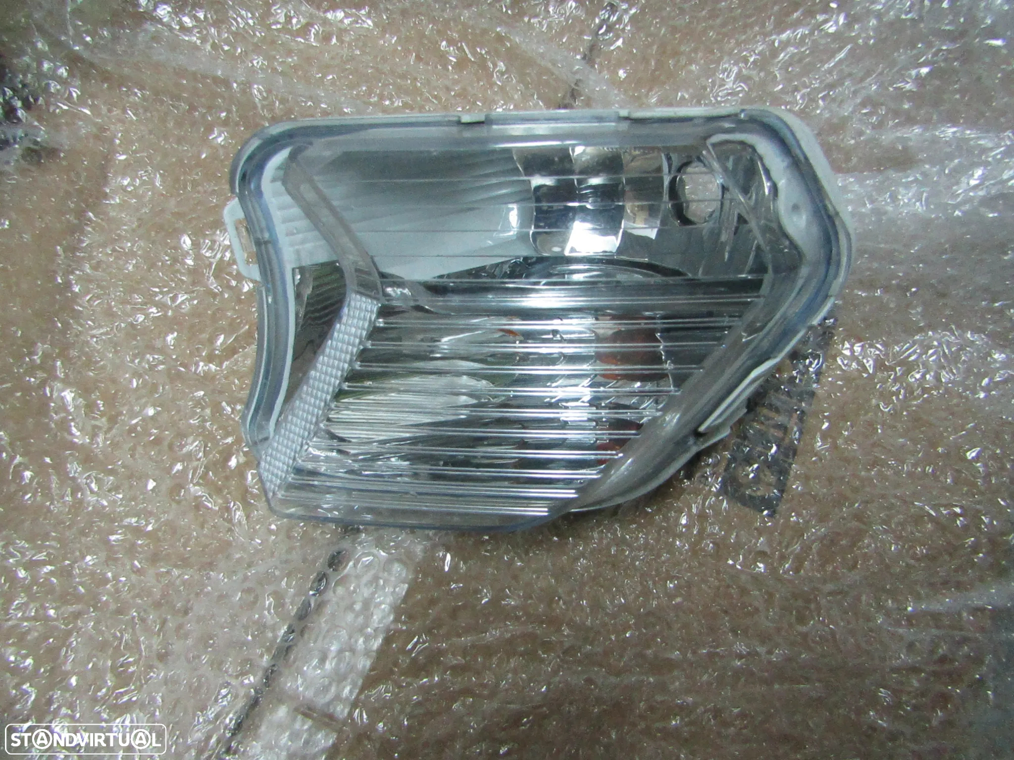 farolim de nevoeiro FORD KUGA ano 2017 original - 2