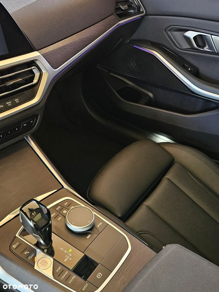 BMW Seria 3 330i xDrive Sport Line - 12