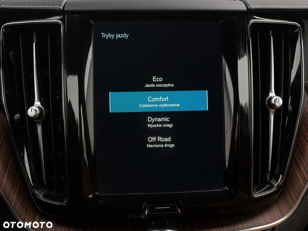 Volvo XC 60 B5 D AWD Inscription - 24