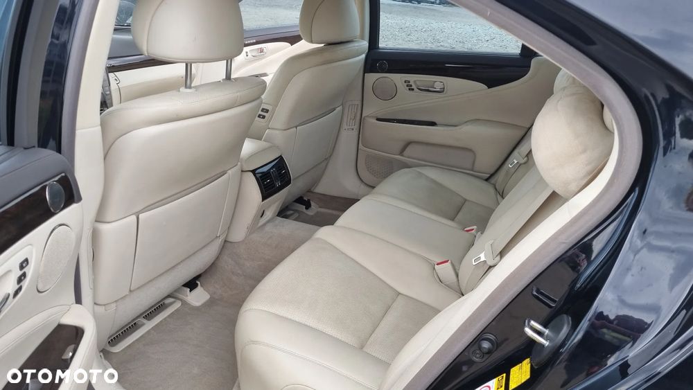 Lexus LS 600h Ambience h - 23