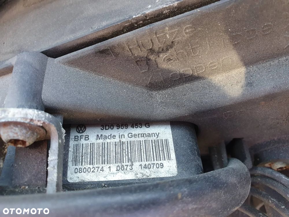 LG9R Volkswagen Phaeton 6.0 W12 2003 Pas przedni - 2