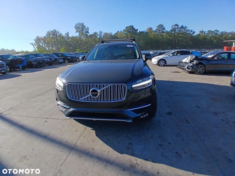 Volvo XC 90 - 24
