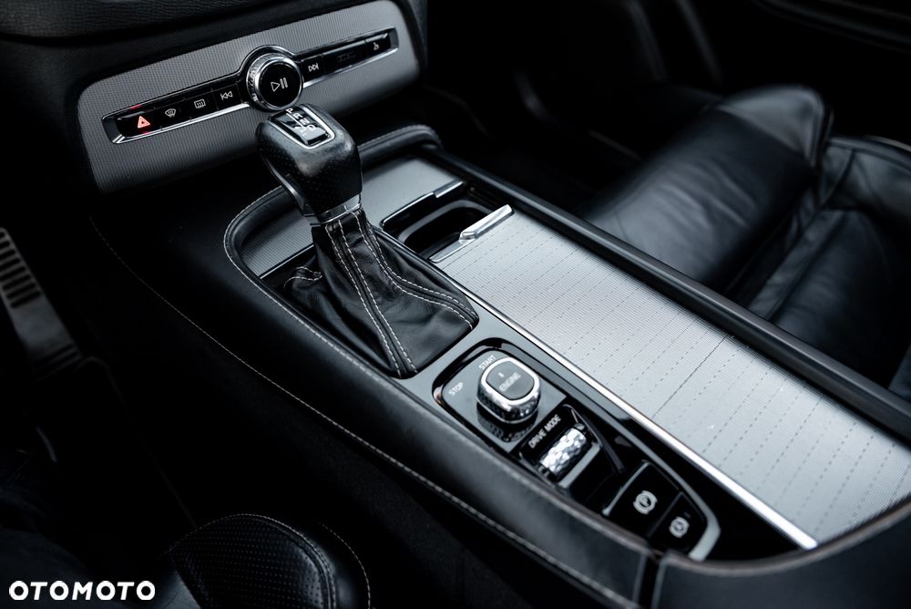 Volvo XC 90 D5 AWD R-Design - 33