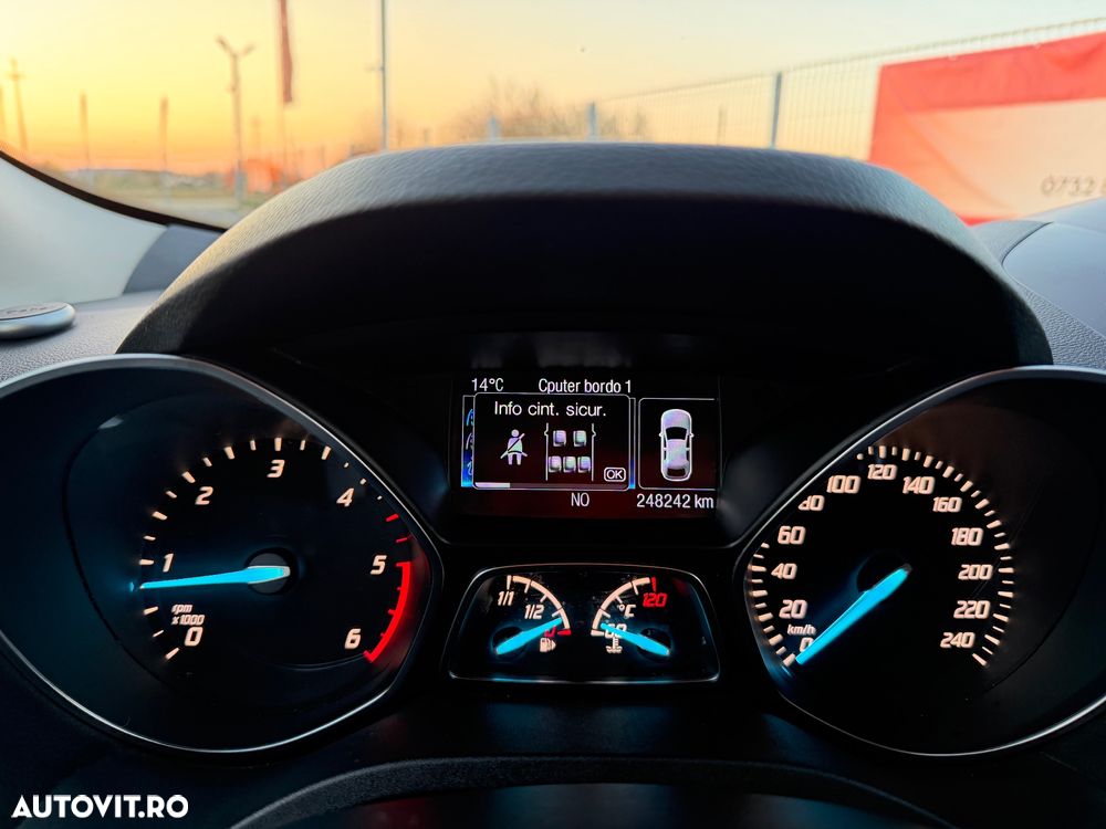 Ford Kuga 2.0 TDCi 2x4 Titanium - 14