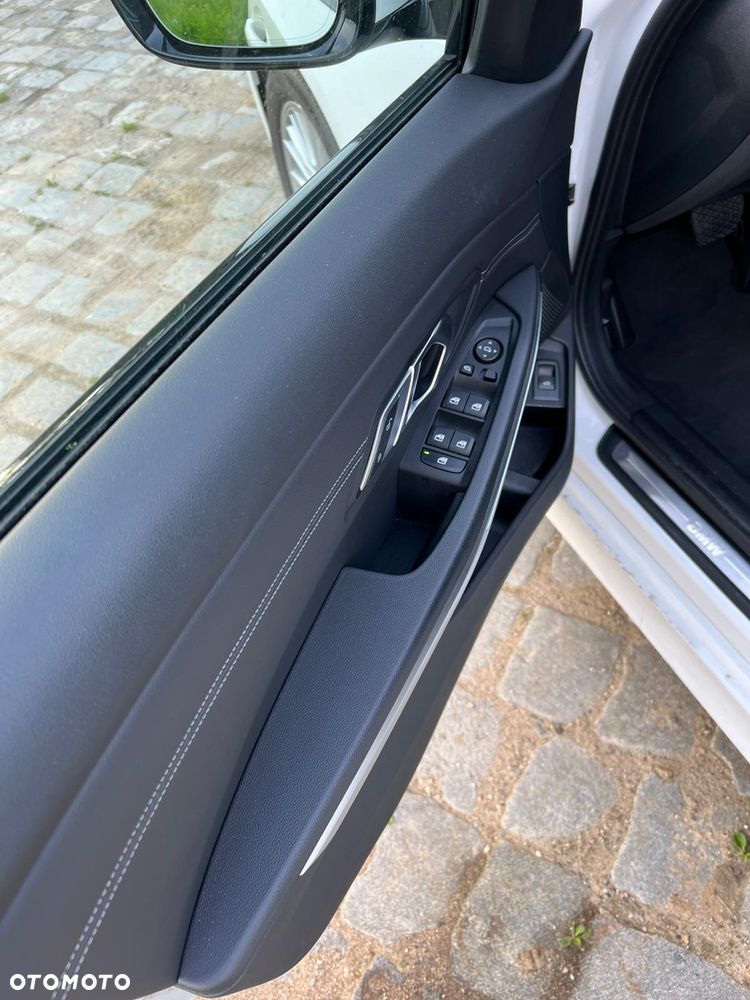 BMW Seria 3 320d mHEV - 15
